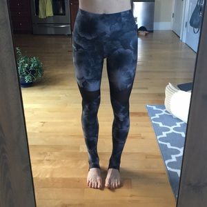 Onzie high waisted stirrup leggings